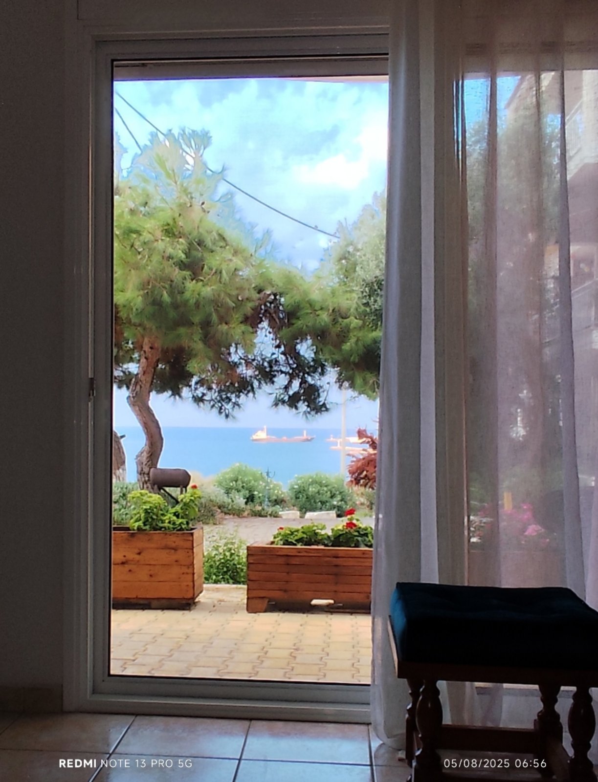 Serene Vintage interior view